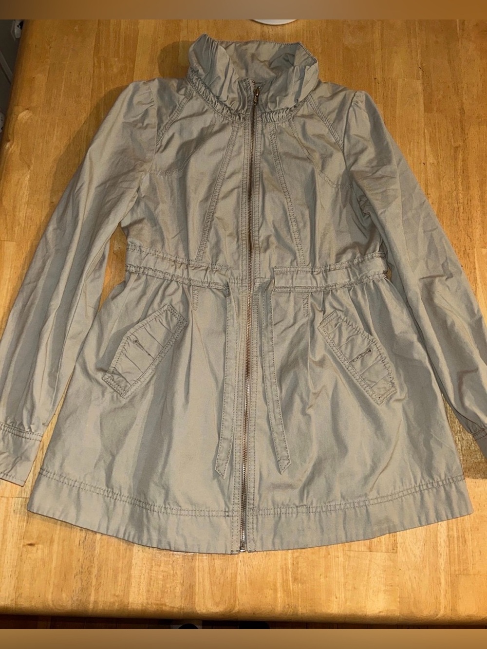 H&M woman’s 6 light jacket coat cinched waisted trench / military style?